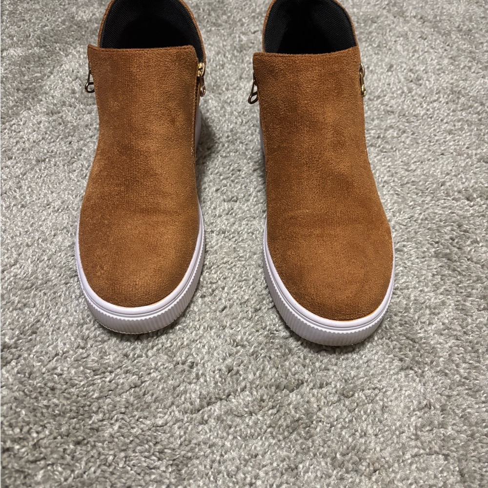 Stylish Tan Suede Sneakers